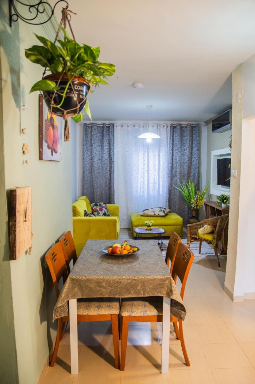 Apartamento אצלנו - בגליל העליון Kiryat Shemona Exterior foto