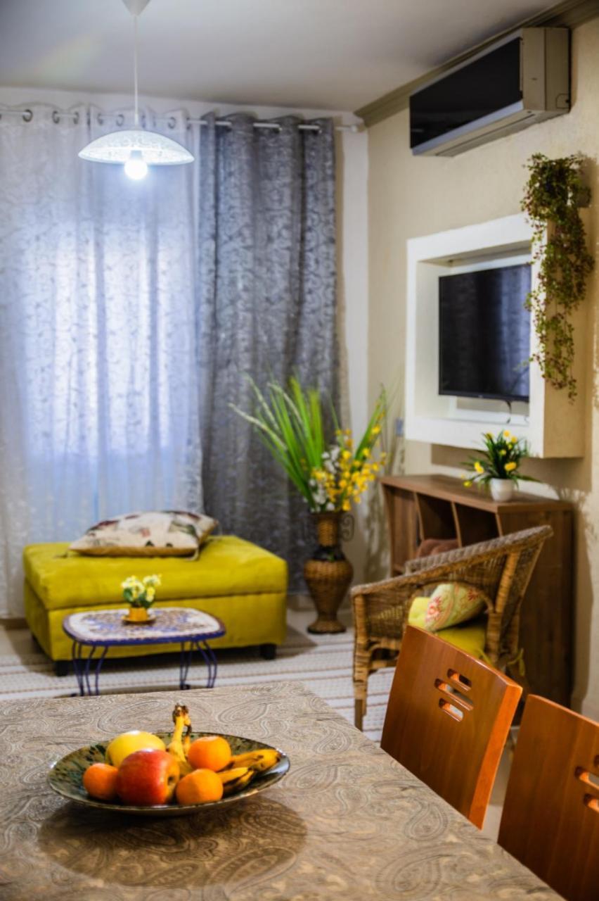 Apartamento אצלנו - בגליל העליון Kiryat Shemona Exterior foto