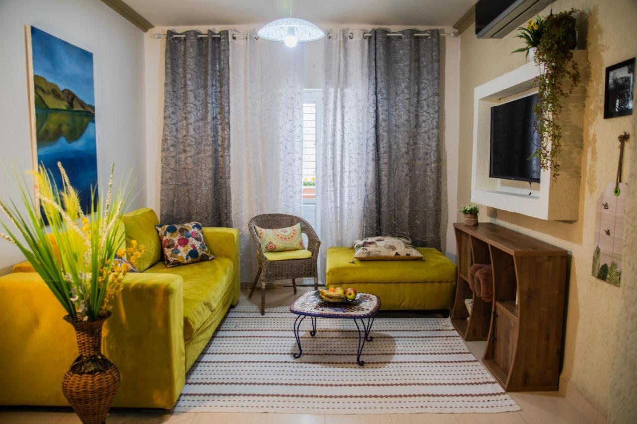 Apartamento אצלנו - בגליל העליון Kiryat Shemona Exterior foto